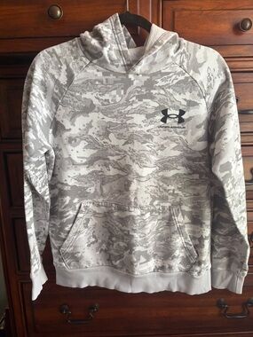 Under Armour boy’s Gray Camo  Hoodie